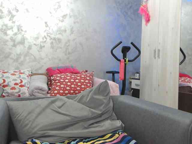 LovePinkLilli webcam