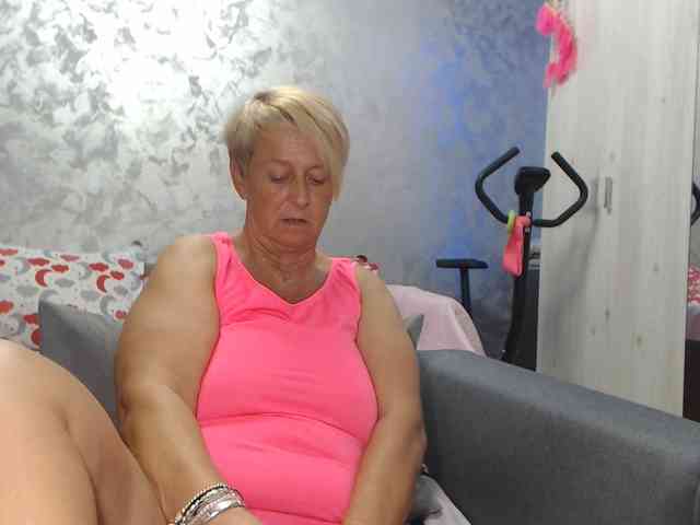 LovePinkLilli webcam