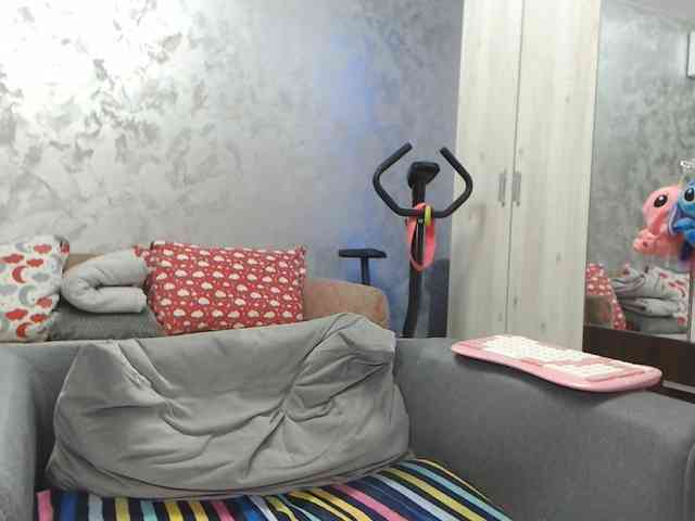 LovePinkLilli webcam
