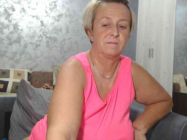 LovePinkLilli webcam