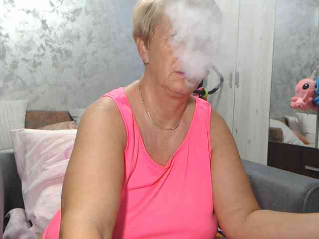 LovePinkLilli webcam
