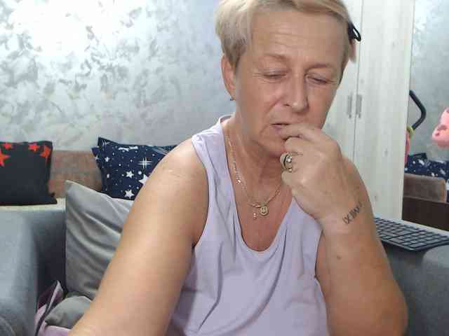 LovePinkLilli webcam