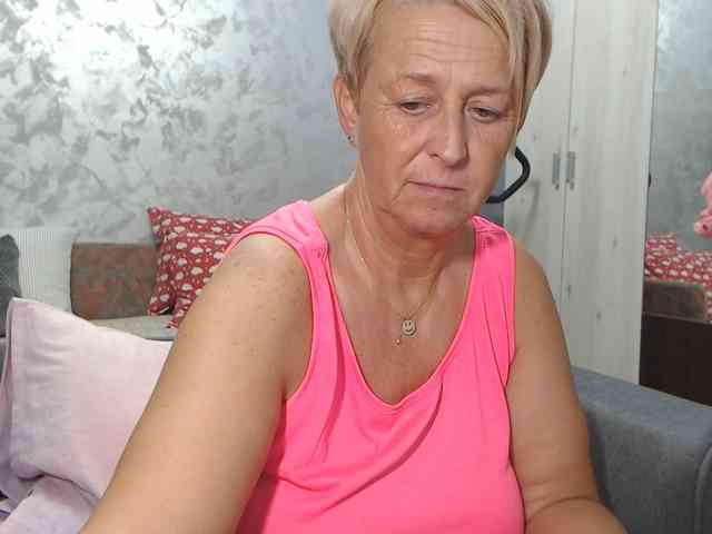 LovePinkLilli webcam