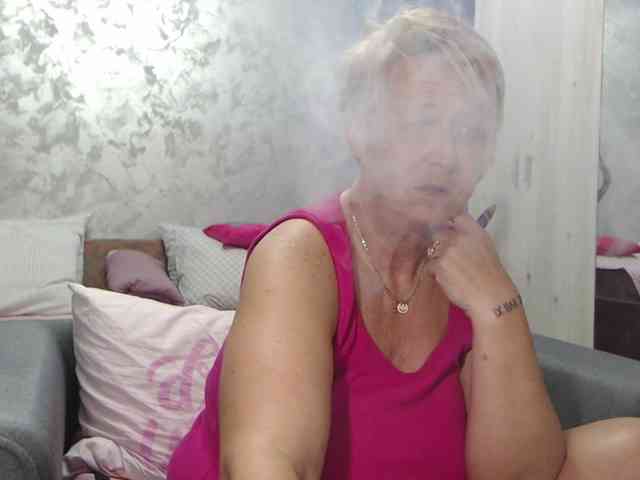 LovePinkLilli webcam