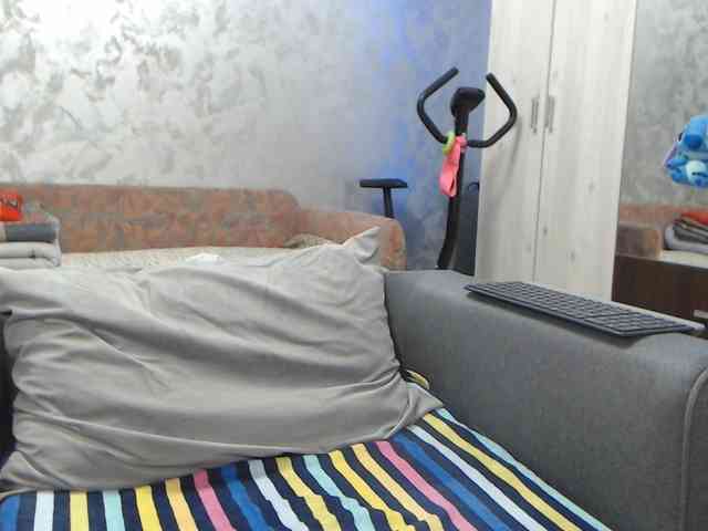 LovePinkLilli webcam