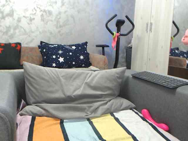 LovePinkLilli webcam
