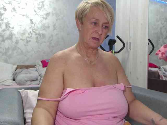 LovePinkLilli webcam