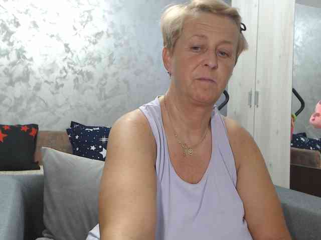 LovePinkLilli webcam