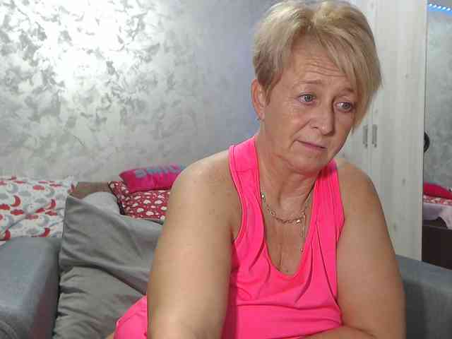 LovePinkLilli webcam