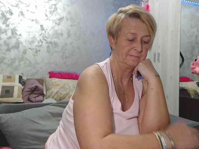 LovePinkLilli webcam