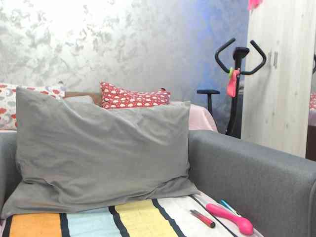 LovePinkLilli webcam