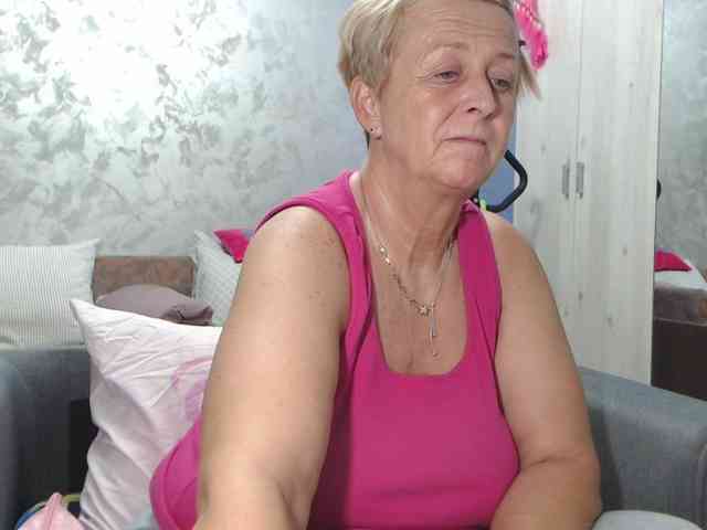LovePinkLilli webcam
