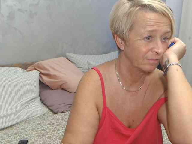 LovePinkLilli webcam