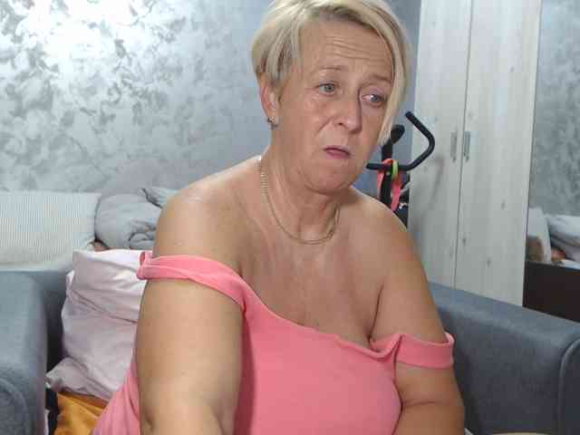 LovePinkLilli webcam