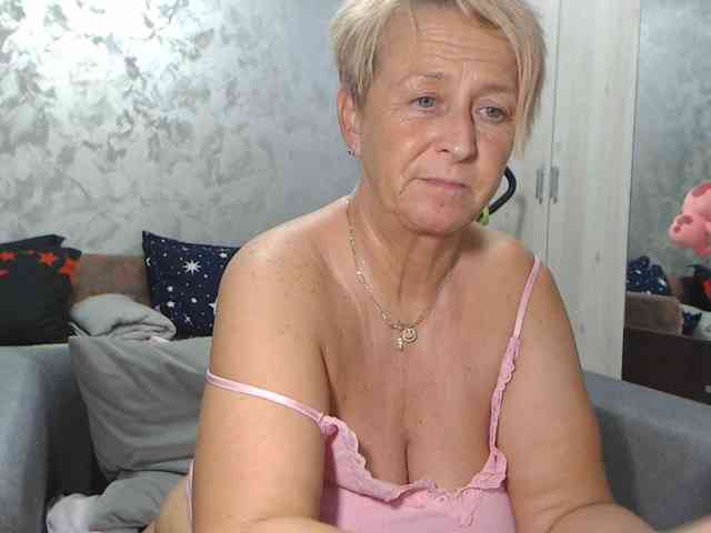 LovePinkLilli webcam