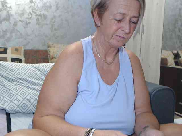 LovePinkLilli webcam