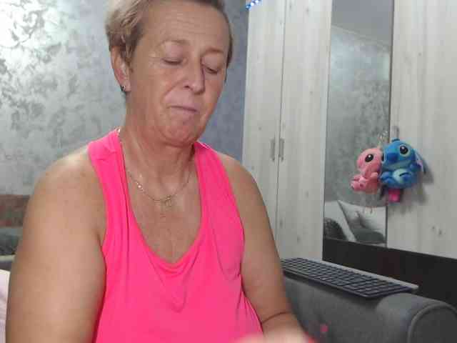 LovePinkLilli webcam