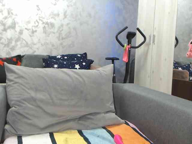 LovePinkLilli webcam