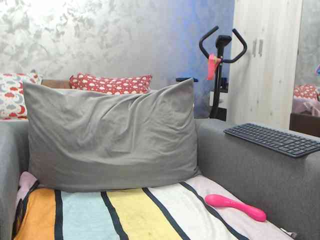LovePinkLilli webcam