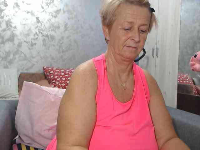 LovePinkLilli webcam