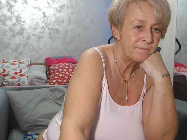 LovePinkLilli webcam