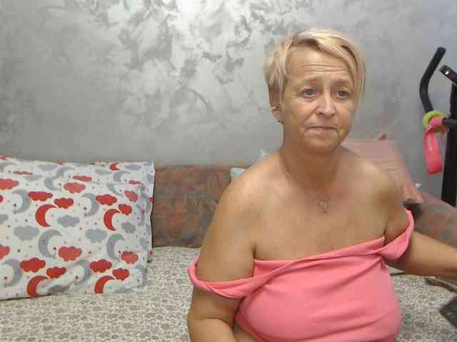 LovePinkLilli webcam