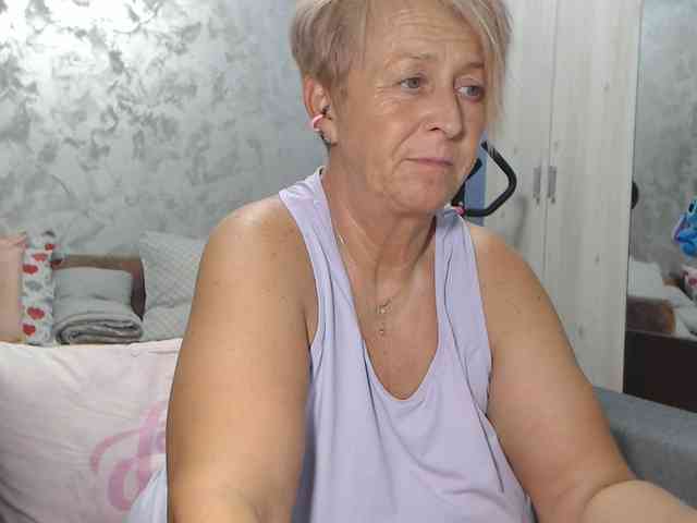 LovePinkLilli webcam