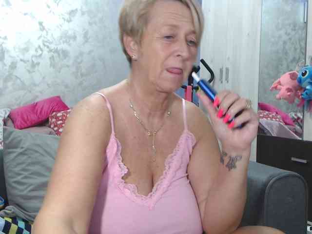 LovePinkLilli webcam