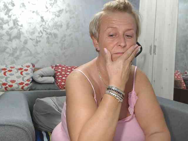 LovePinkLilli webcam