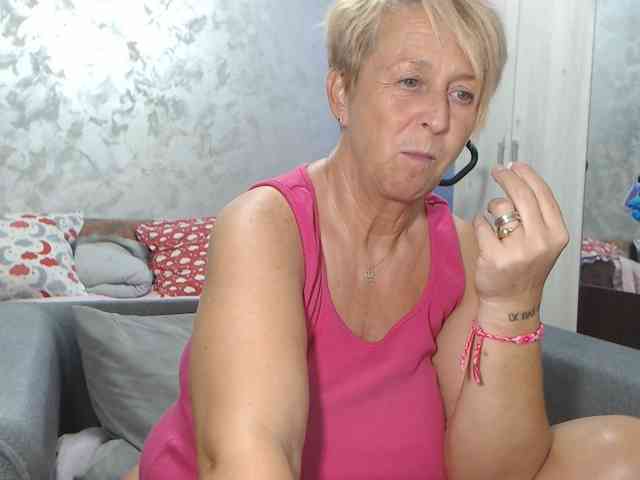 LovePinkLilli webcam