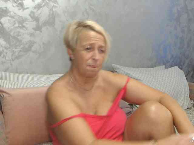 LovePinkLilli webcam