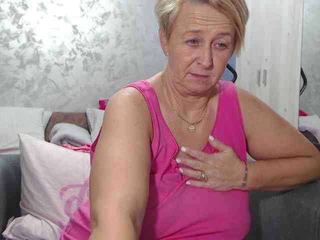 LovePinkLilli webcam