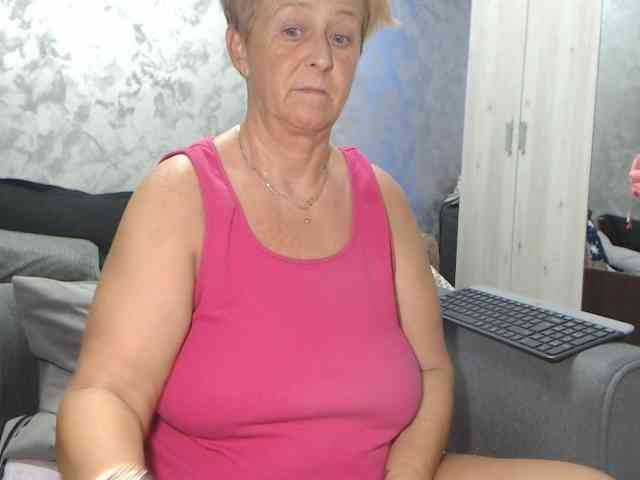 LovePinkLilli webcam