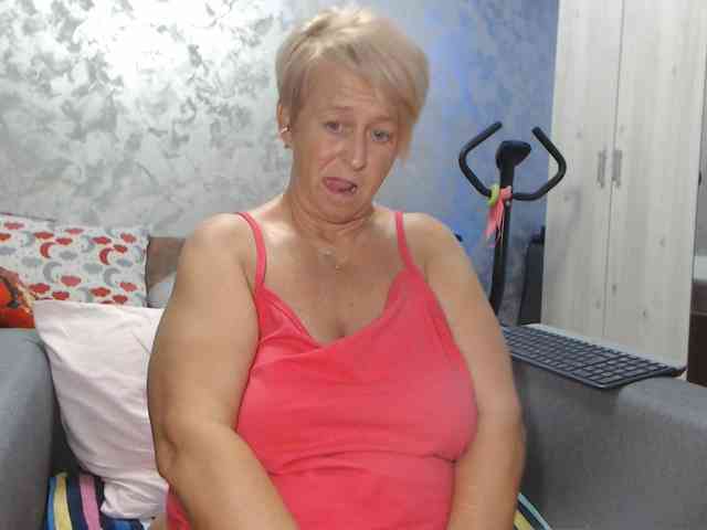 LovePinkLilli webcam