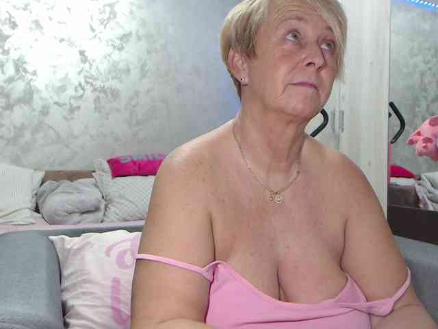 LovePinkLilli webcam