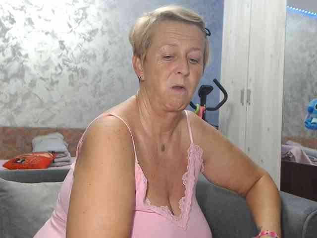 LovePinkLilli webcam
