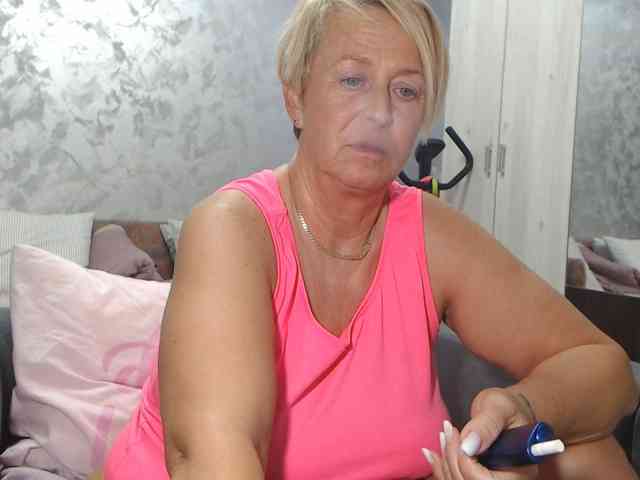 LovePinkLilli webcam