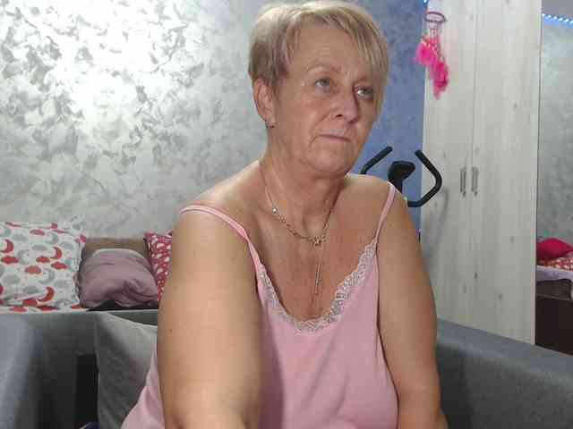 LovePinkLilli webcam