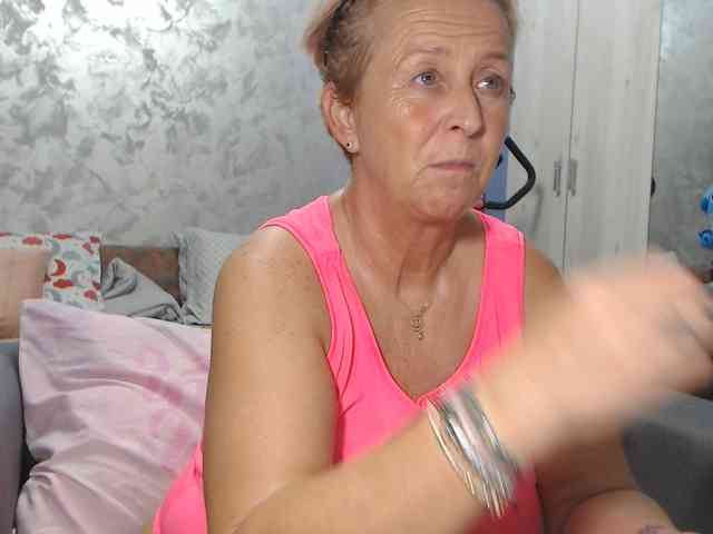 LovePinkLilli webcam