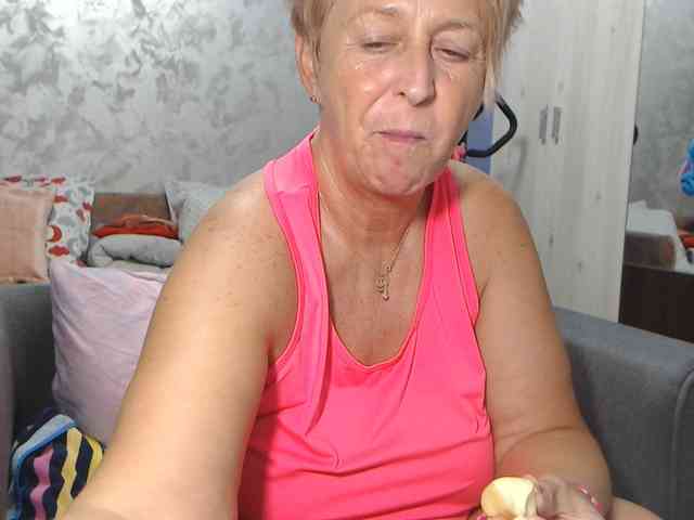 LovePinkLilli webcam