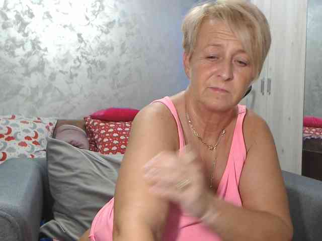 LovePinkLilli webcam