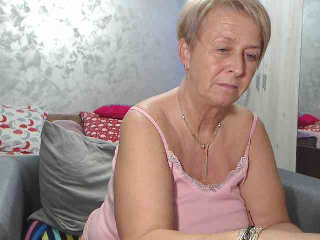 LovePinkLilli webcam