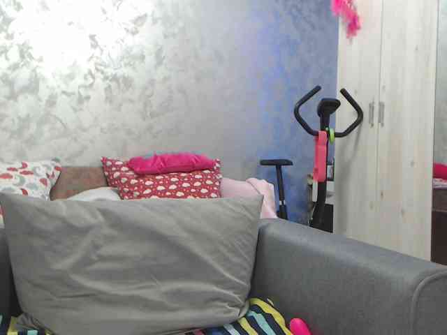 LovePinkLilli webcam
