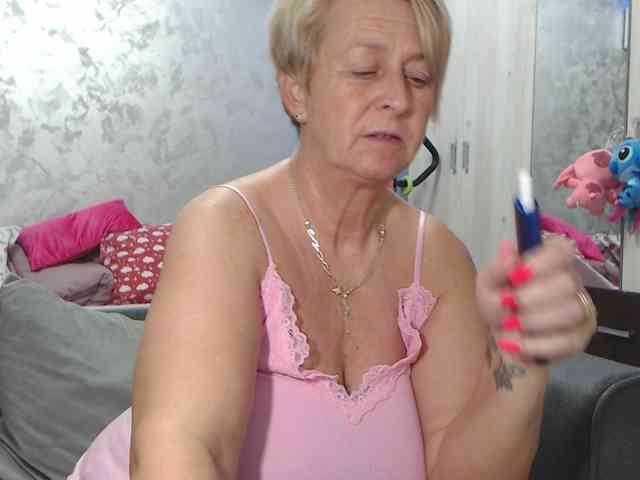 LovePinkLilli webcam