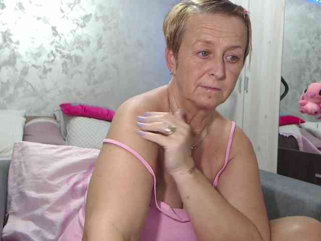 LovePinkLilli webcam