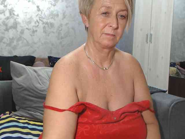 LovePinkLilli webcam