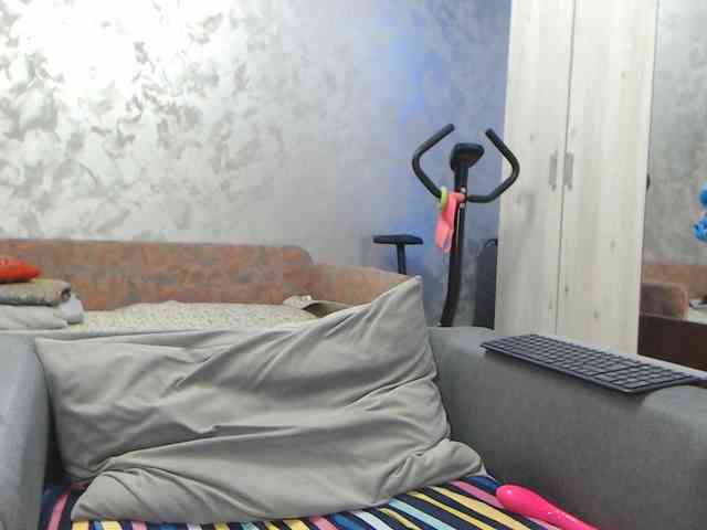 LovePinkLilli webcam