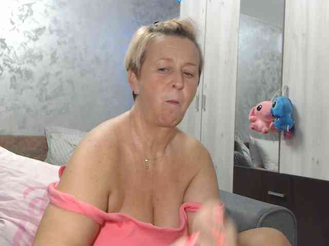 LovePinkLilli webcam