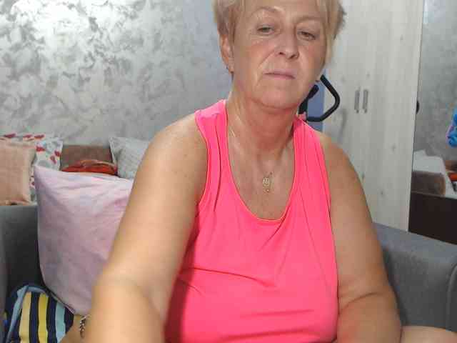 LovePinkLilli webcam