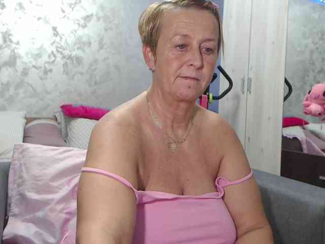 LovePinkLilli webcam